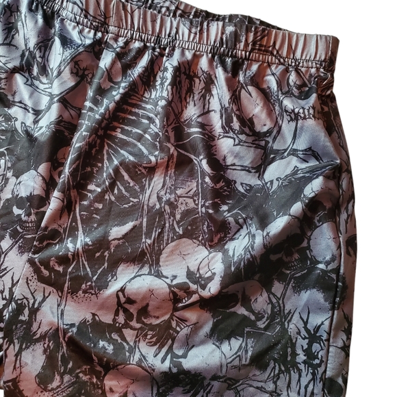 🧡 5/$25 NWOT Shein Romwe Gothic Skull Bike Shorts - Picture 2 of 3